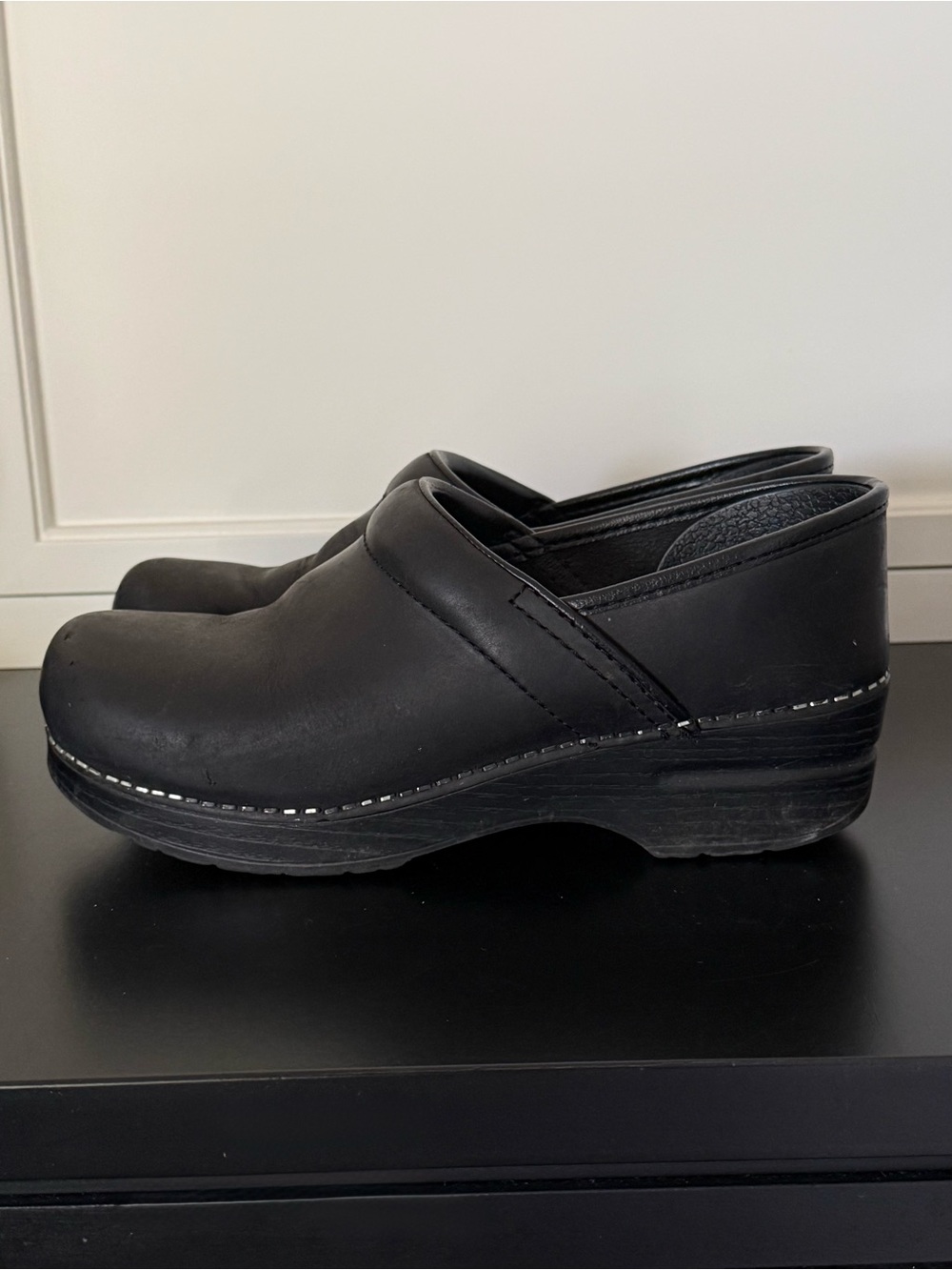 Dansko Professional Black Leather Clogs Mules Size 38 (7.5-8) Slip On Nursing
